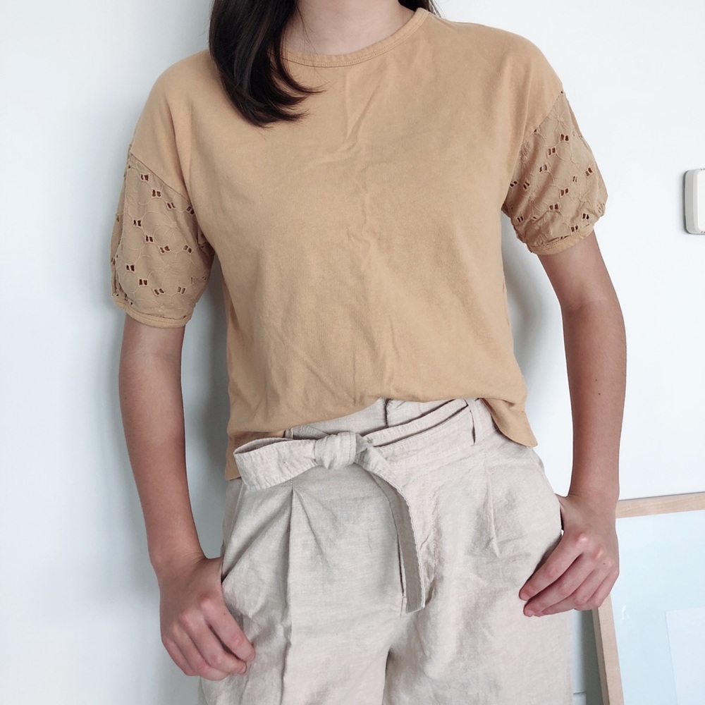 BEIGE UNIQLO SHIRT